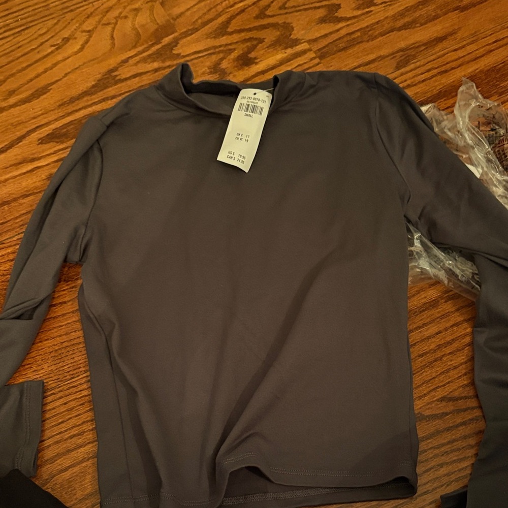 Women’s Gray Long Sleeve Mock Neck Shirt